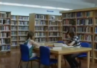 Una biblioteca en un comercial de Coca Cola