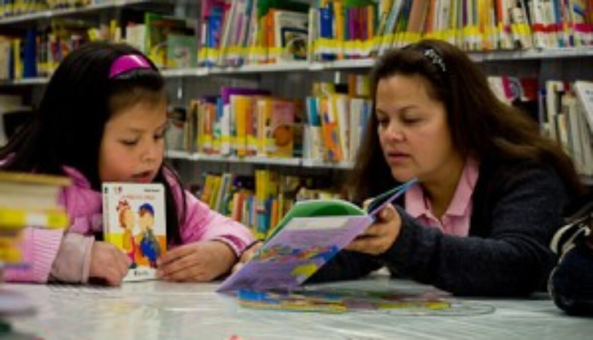 Recomendación: lea en voz alta a sus hijos recién nacidos