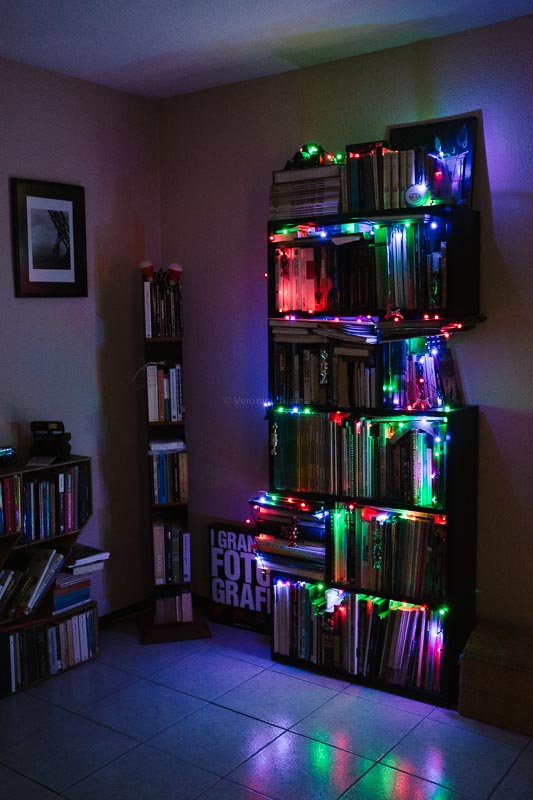 christmas-bookshelf
